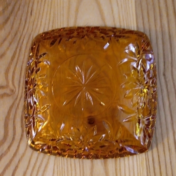 Vintage Amber Pressed Glass Nut/Candy bowl trinket bowl side dish - Picture 4 of 4